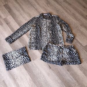 Equipment silk leopard print Pjs Sz M